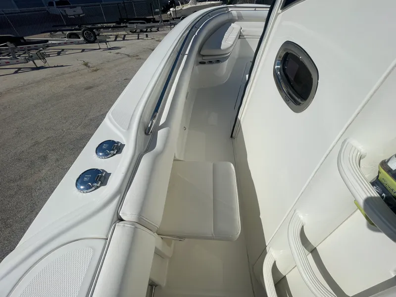Slide: The Image of Boston Whaler 320 OUTRAGE 2013 - 19