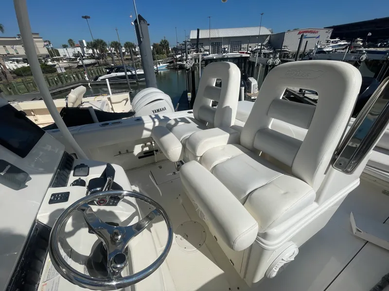 Slide: The Image of Boston Whaler 320 OUTRAGE 2013 - 20