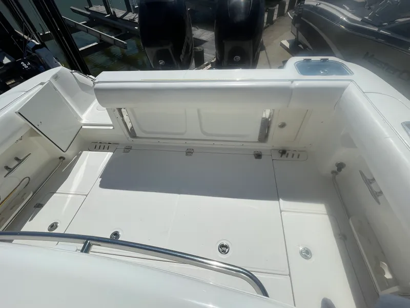 Slide: The Image of Boston Whaler 320 OUTRAGE 2013 - 32