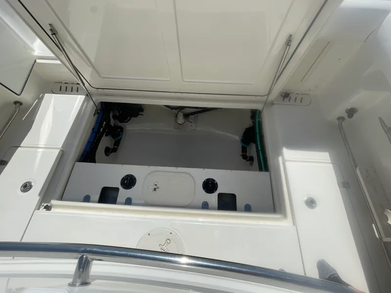 Slide: The Image of Boston Whaler 320 OUTRAGE 2013 - 33