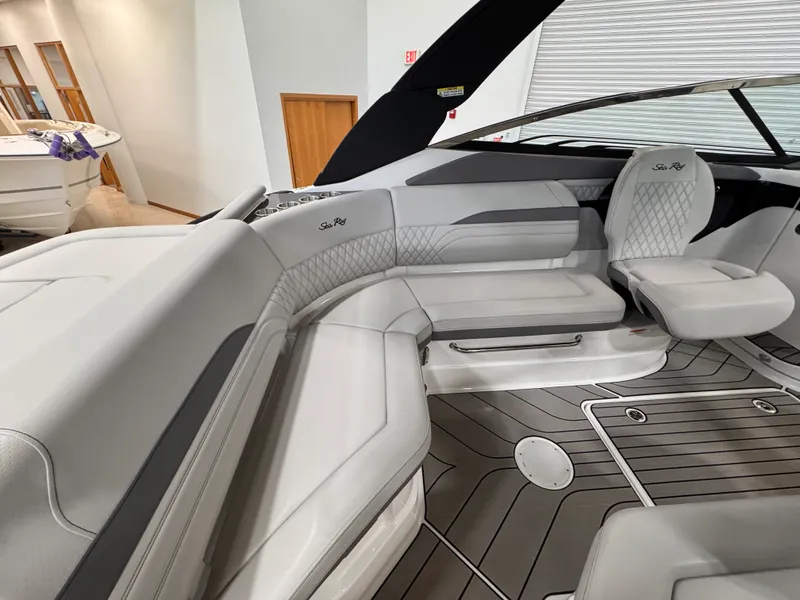 Slide: The Image of Sea Ray SLX 260 Outboard 2026 - 12