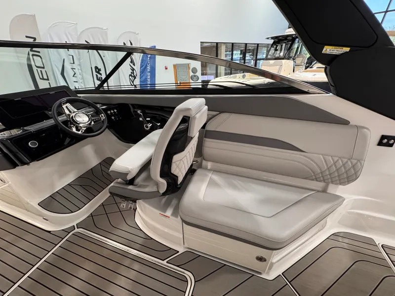 Slide: The Image of Sea Ray SLX 260 Outboard 2026 - 13