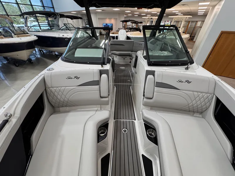 Slide: The Image of Sea Ray SLX 260 Outboard 2026 - 19