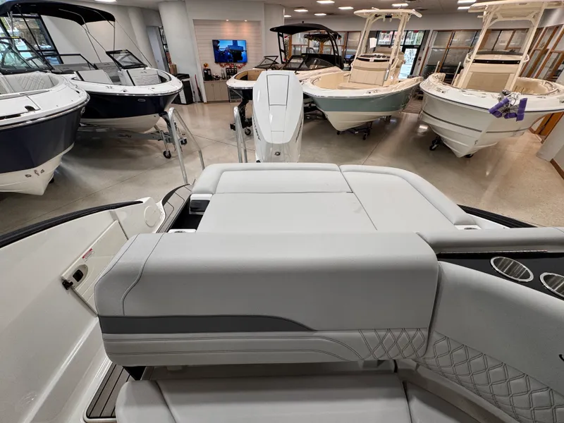 Slide: The Image of Sea Ray SLX 260 Outboard 2026 - 20