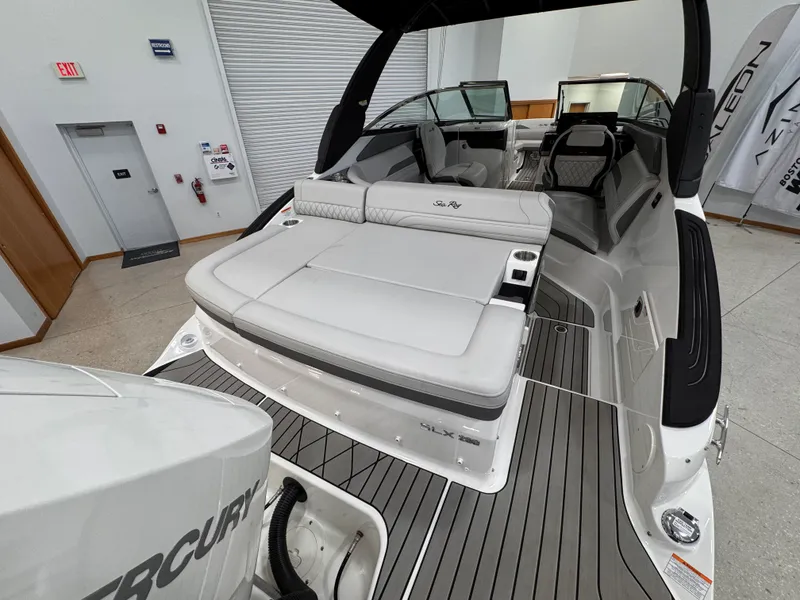Slide: The Image of Sea Ray SLX 260 Outboard 2026 - 9