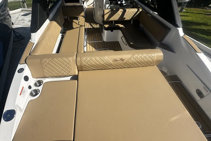 Slide: The Image of Sea Ray SDX 270 Outboard 2026 - 11