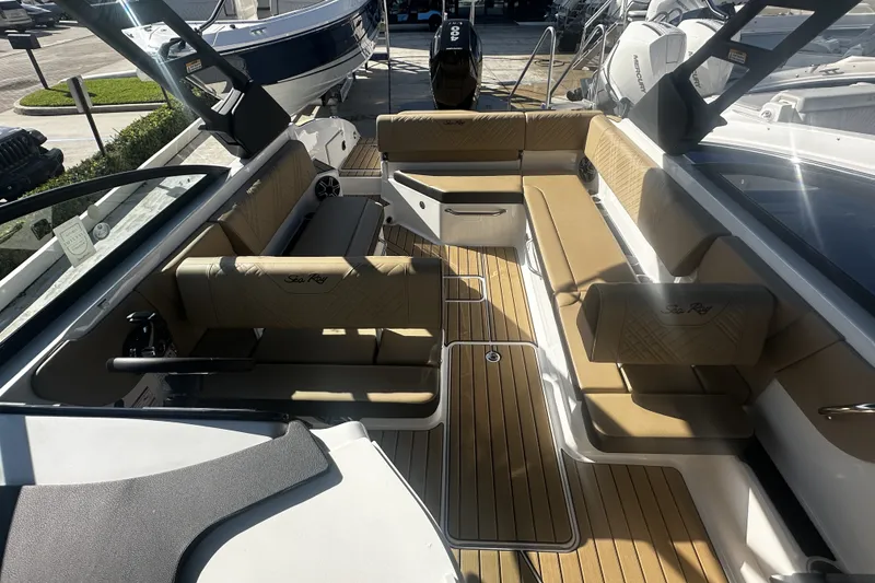 Slide: The Image of Sea Ray SDX 270 Outboard 2026 - 17