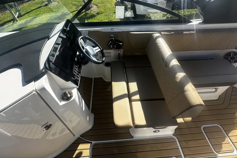 Slide: The Image of Sea Ray SDX 270 Outboard 2026 - 18