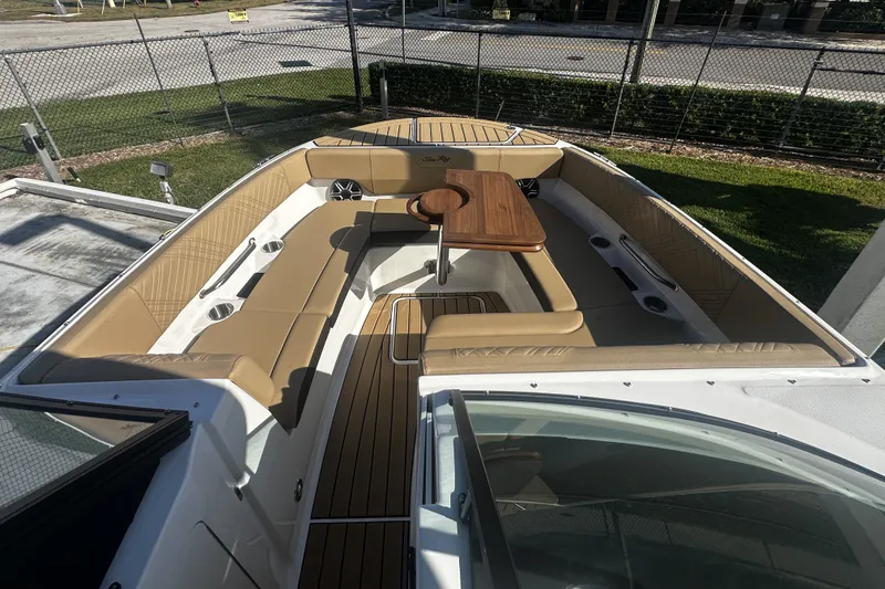 Slide: The Image of Sea Ray SDX 270 Outboard 2026 - 21