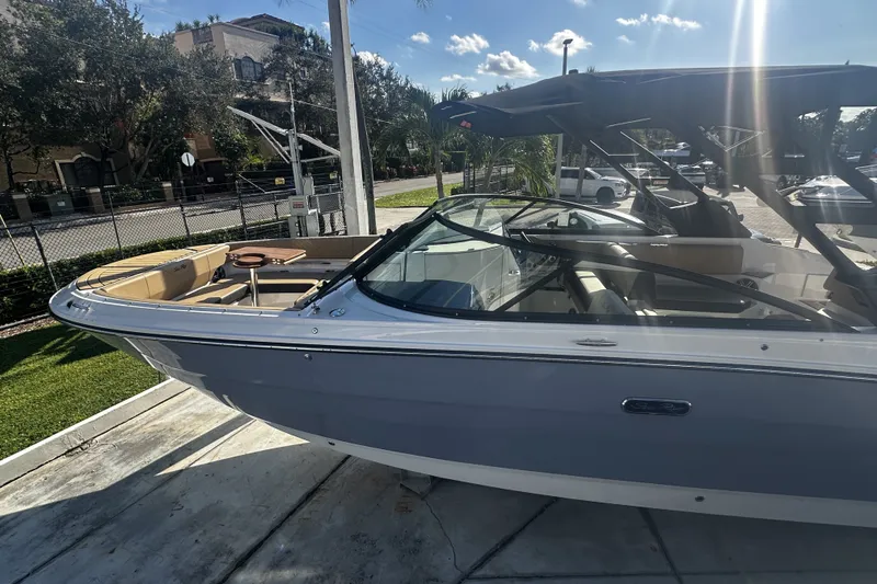 Slide: The Image of Sea Ray SDX 270 Outboard 2026 - 5