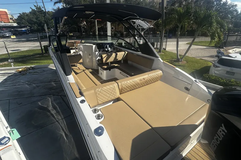 Slide: The Image of Sea Ray SDX 270 Outboard 2026 - 8