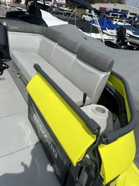 Slide: The Image of Sea-Doo Switch 18' CRS 2023 - 2
