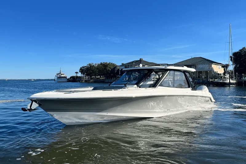 The Image of Boston Whaler 380 Realm 2025 - 0