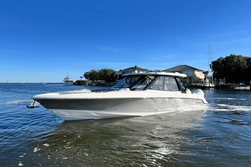 Slide: The Image of Boston Whaler 380 Realm 2025 - 1