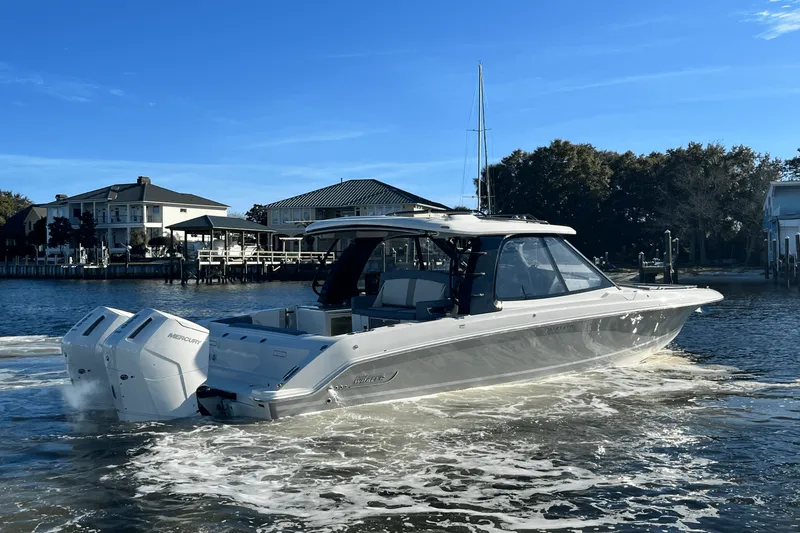 Slide: The Image of Boston Whaler 380 Realm 2025 - 12