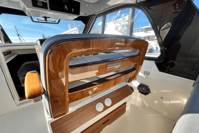 Slide: The Image of Boston Whaler 380 Realm 2025 - 25