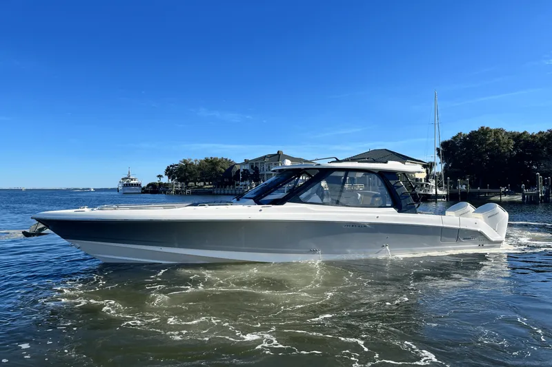 Slide: The Image of Boston Whaler 380 Realm 2025 - 3