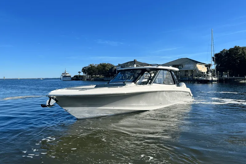 Slide: The Image of Boston Whaler 380 Realm 2025 - 4