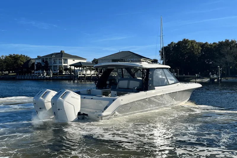 Slide: The Image of Boston Whaler 380 Realm 2025 - 9