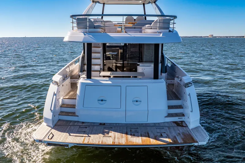 Slide: The Image of Azimut Fly 68 2025 - 10