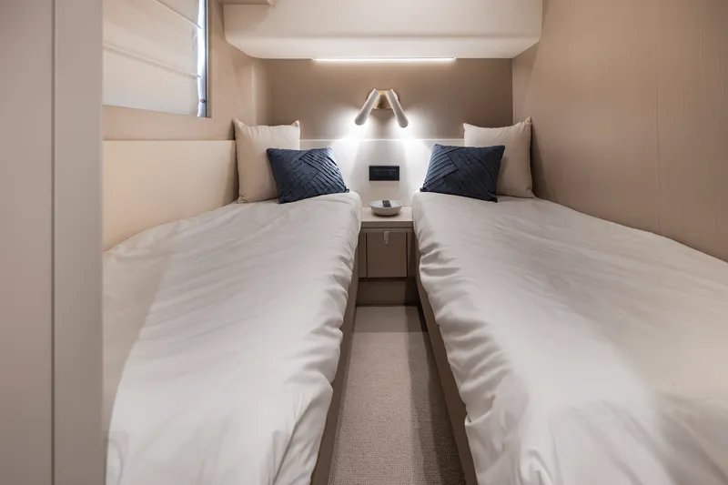 Slide: The Image of Azimut Fly 68 2025 - 100