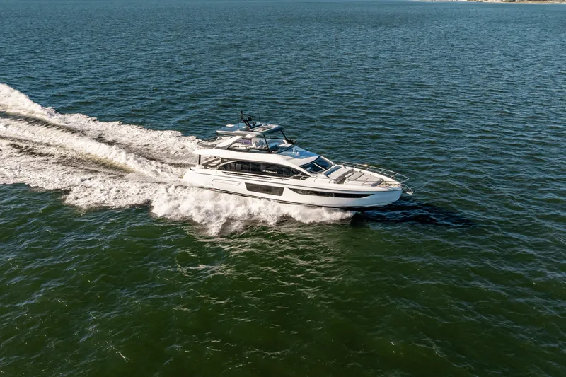 Slide: The Image of Azimut Fly 68 2025 - 18