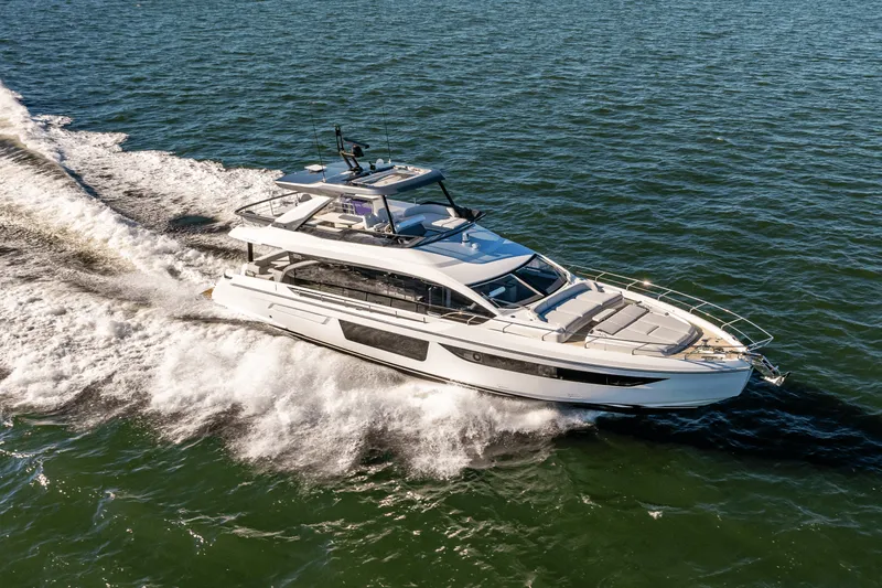 Slide: The Image of Azimut Fly 68 2025 - 22