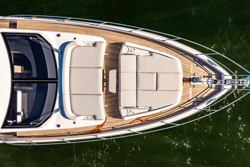 Slide: The Image of Azimut Fly 68 2025 - 30