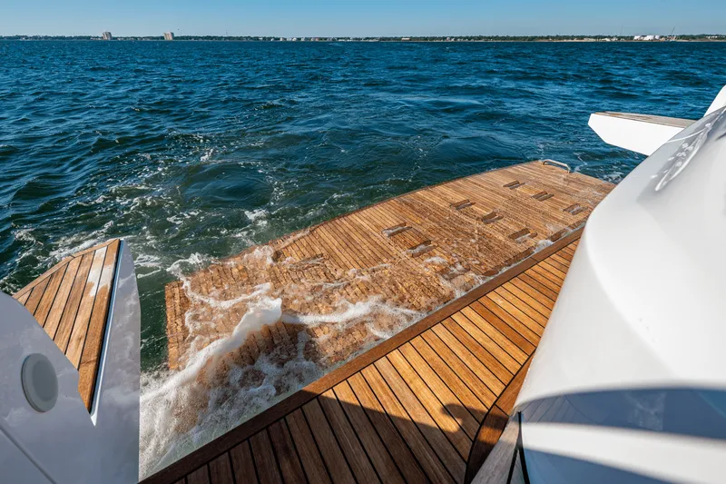 Slide: The Image of Azimut Fly 68 2025 - 32