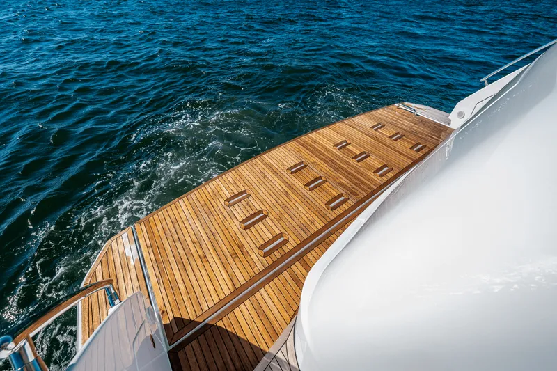 Slide: The Image of Azimut Fly 68 2025 - 33