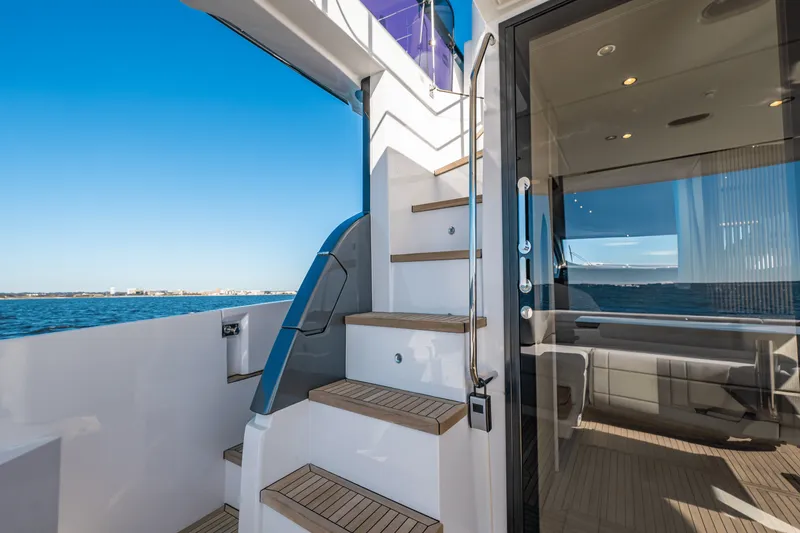 Slide: The Image of Azimut Fly 68 2025 - 42