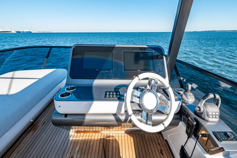 Slide: The Image of Azimut Fly 68 2025 - 60