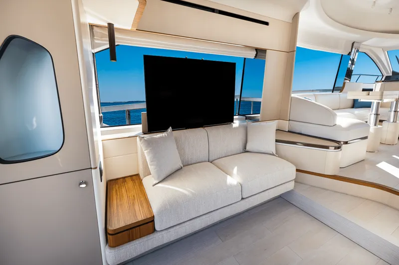 Slide: The Image of Azimut Fly 68 2025 - 74