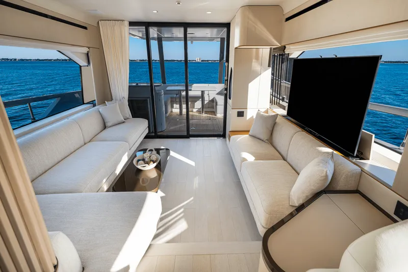 Slide: The Image of Azimut Fly 68 2025 - 76