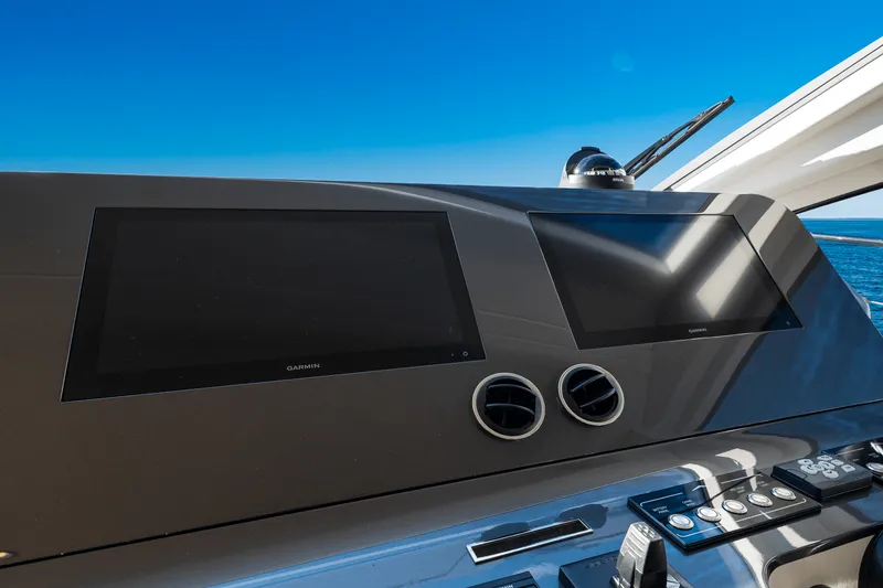 Slide: The Image of Azimut Fly 68 2025 - 87