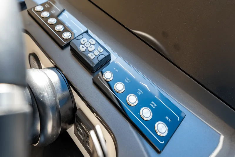 Slide: The Image of Azimut Fly 68 2025 - 89