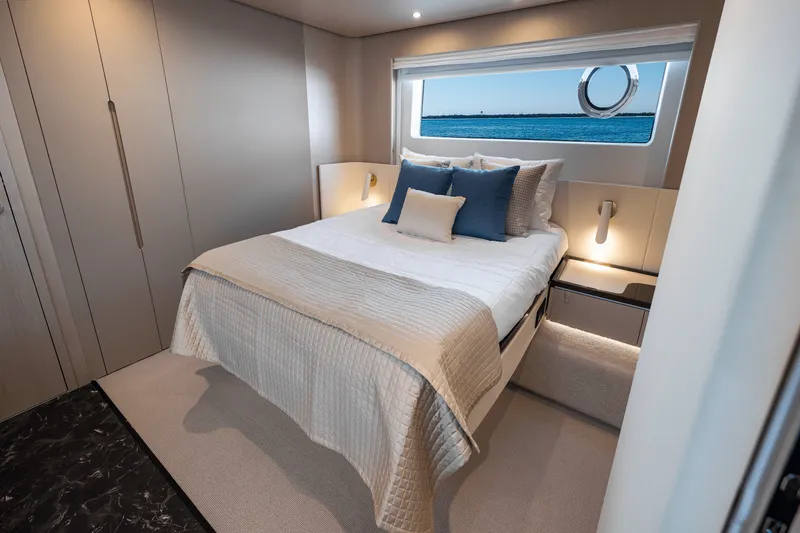 Slide: The Image of Azimut Fly 68 2025 - 93