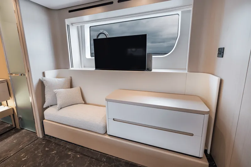 Slide: The Image of Azimut Fly 68 2025 - 95