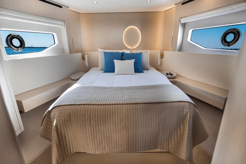 Slide: The Image of Azimut Fly 68 2025 - 98