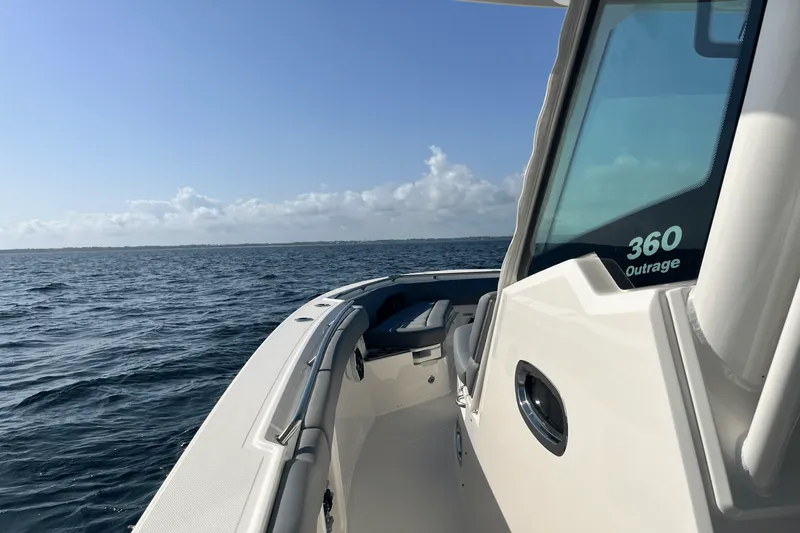 Slide: The Image of Boston Whaler 360 Outrage 2025 - 18