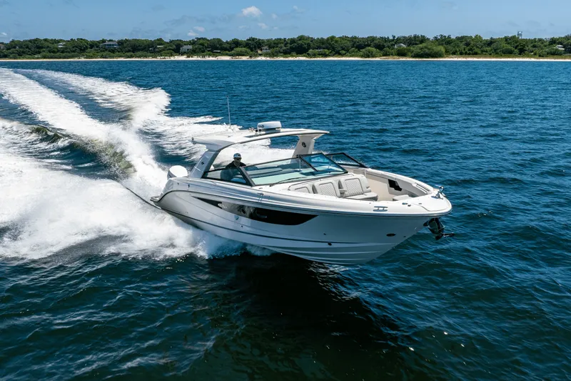 Slide: The Image of Sea Ray SLX 400 Outboard 2025 - 20