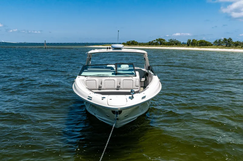 Slide: The Image of Sea Ray SLX 400 Outboard 2025 - 22