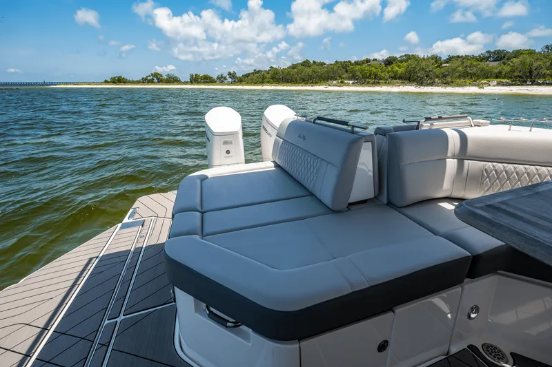 Slide: The Image of Sea Ray SLX 400 Outboard 2025 - 28