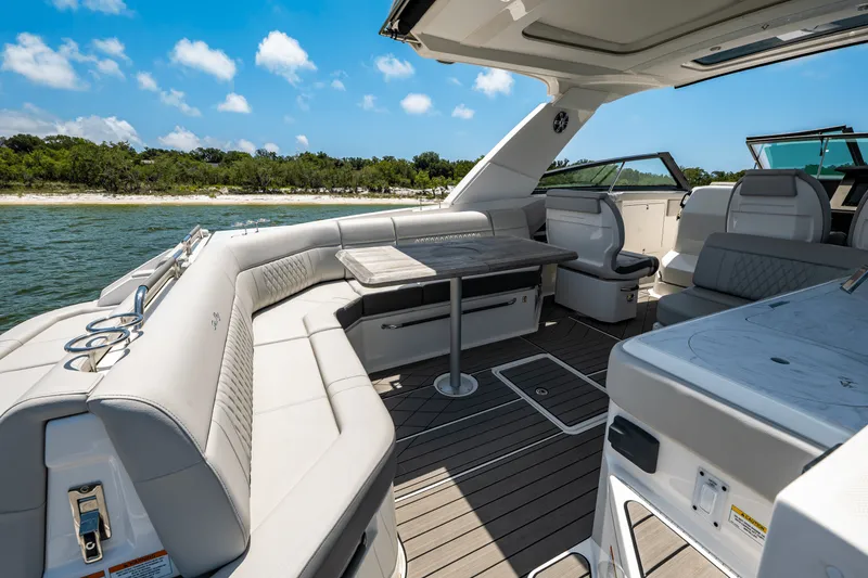 Slide: The Image of Sea Ray SLX 400 Outboard 2025 - 21