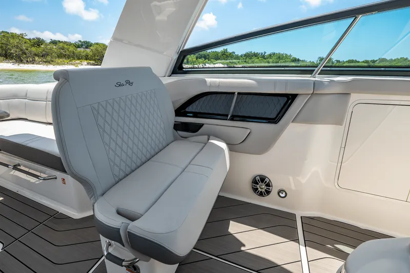 Slide: The Image of Sea Ray SLX 400 Outboard 2025 - 39