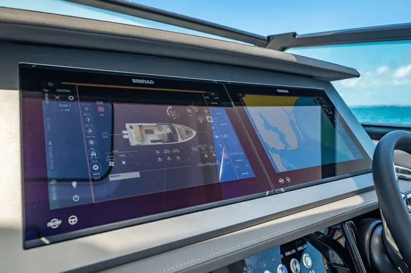 Slide: The Image of Sea Ray SLX 400 Outboard 2025 - 41