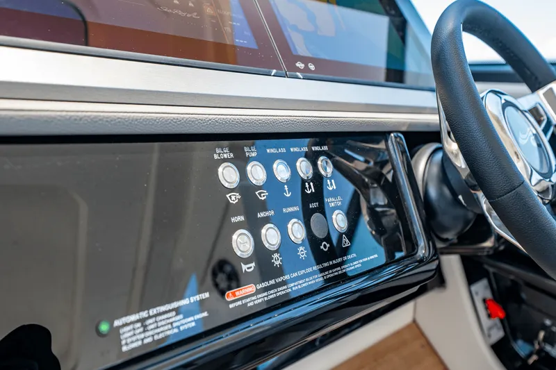 Slide: The Image of Sea Ray SLX 400 Outboard 2025 - 43