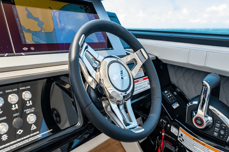 Slide: The Image of Sea Ray SLX 400 Outboard 2025 - 44