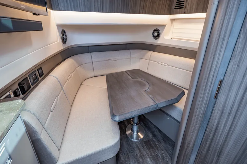 Slide: The Image of Sea Ray SLX 400 Outboard 2025 - 47