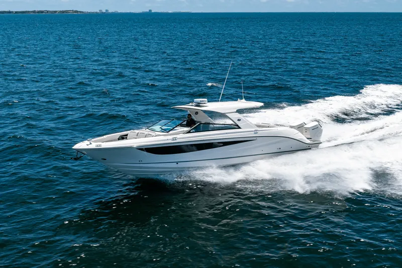 Slide: The Image of Sea Ray SLX 400 Outboard 2025 - 2